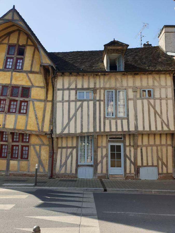Maison Du Dauphin 1534 Troyes Exterior photo